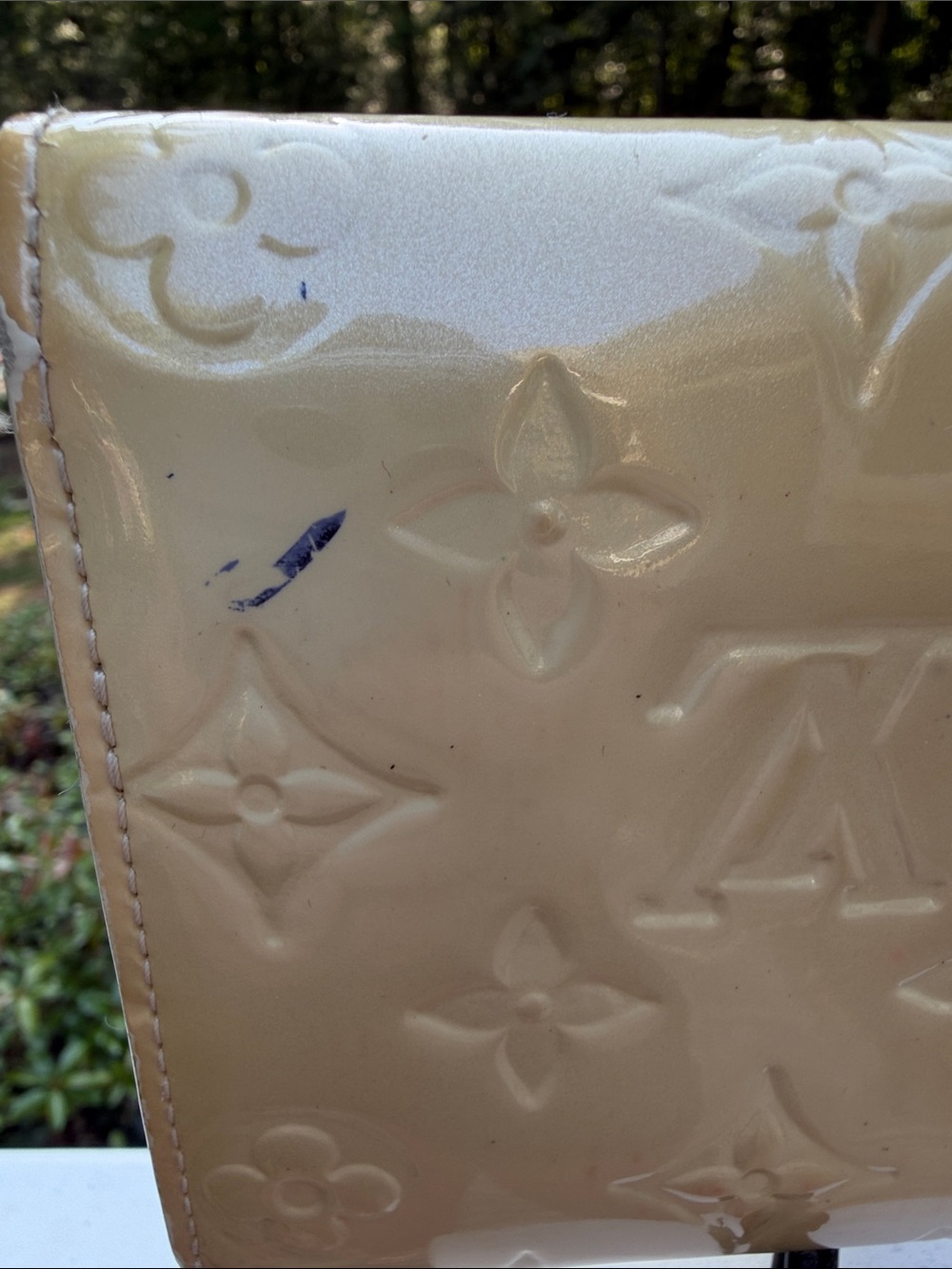 Louis Vuitton Shiny Cream Vernis Monogram Wallet with Gold Button - Picture 11 of 17